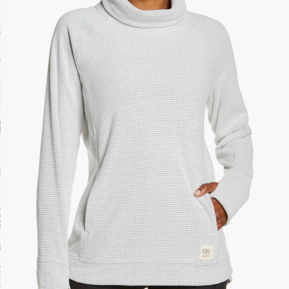 Outdoor Research collar neck pullover in color Snow (gray). Size small. Fleece.